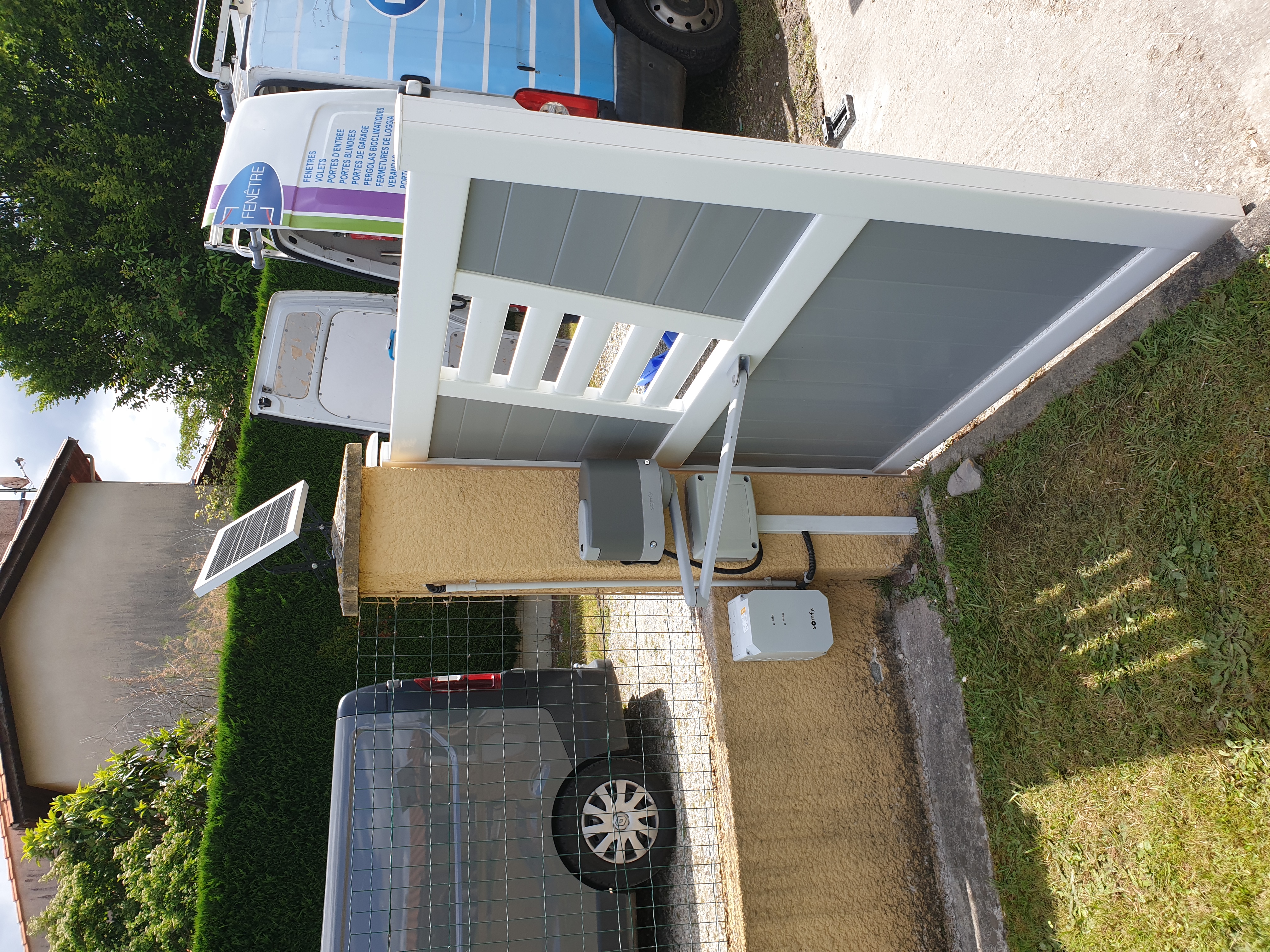 Motorisation de portail battant installée par EGC 33