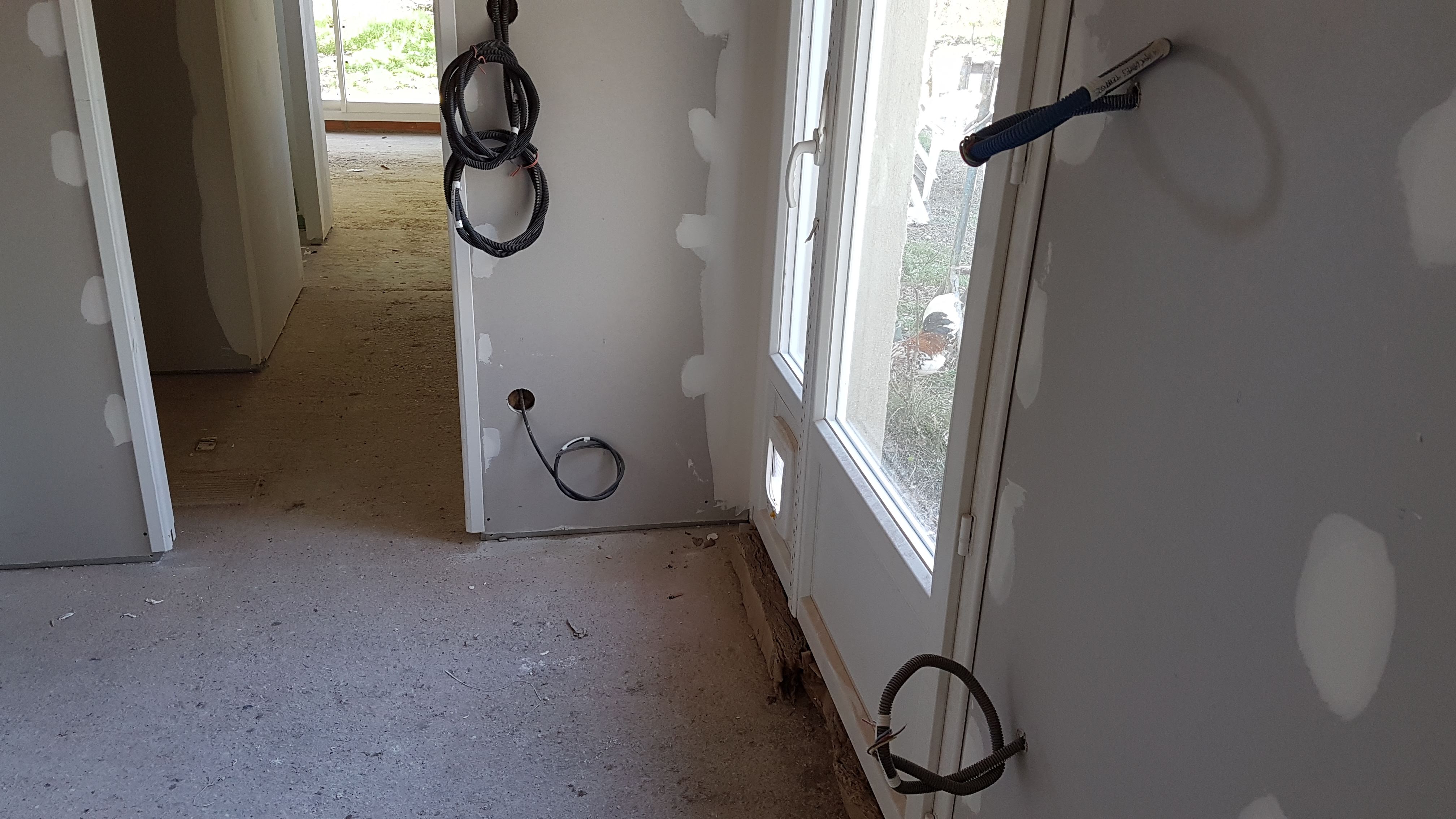 Cloisons hydrofuges avec sorties électriques en rénovation
