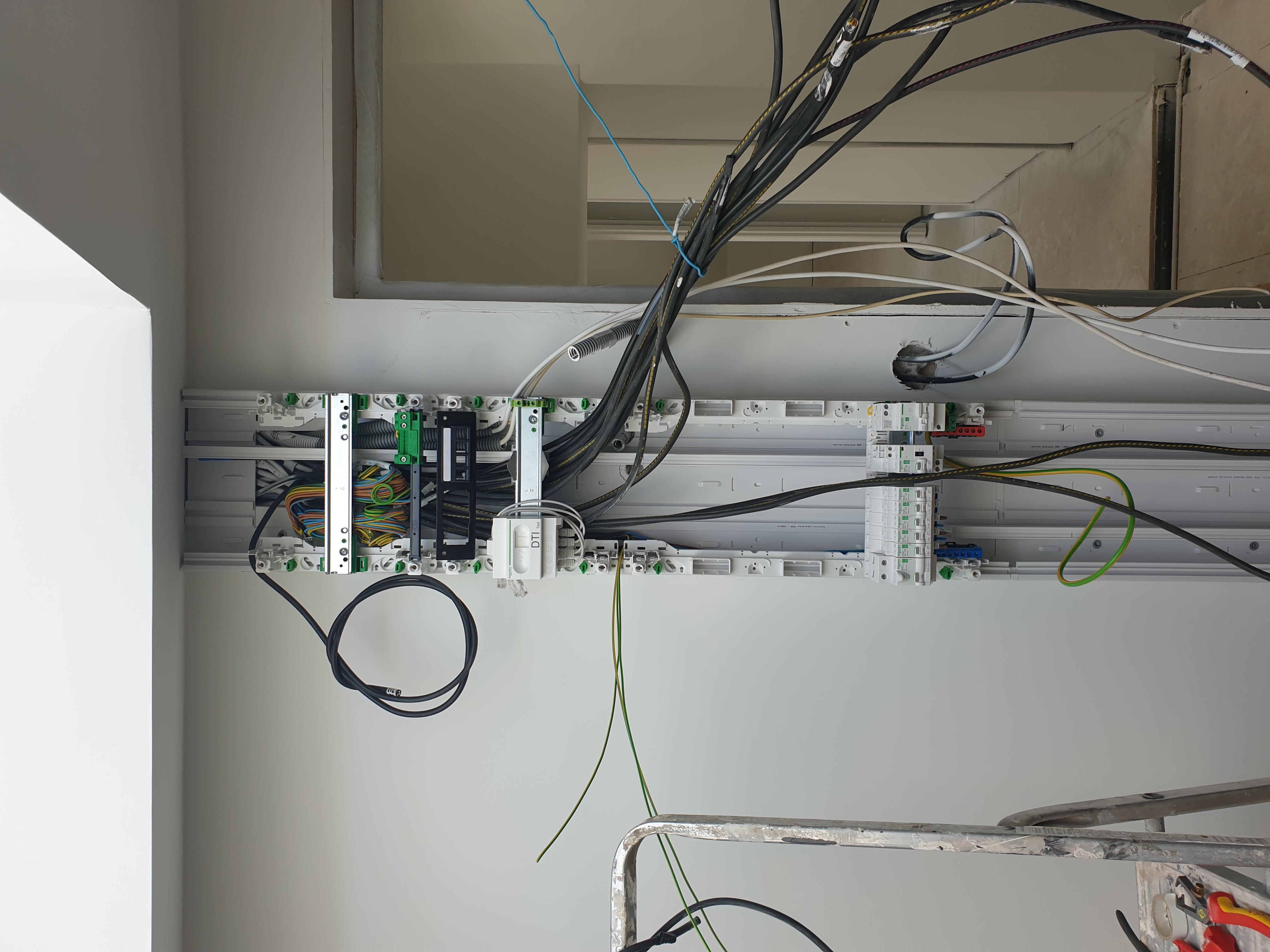 Préparation de tableau électrique sur chantier avec GTL EGC 33