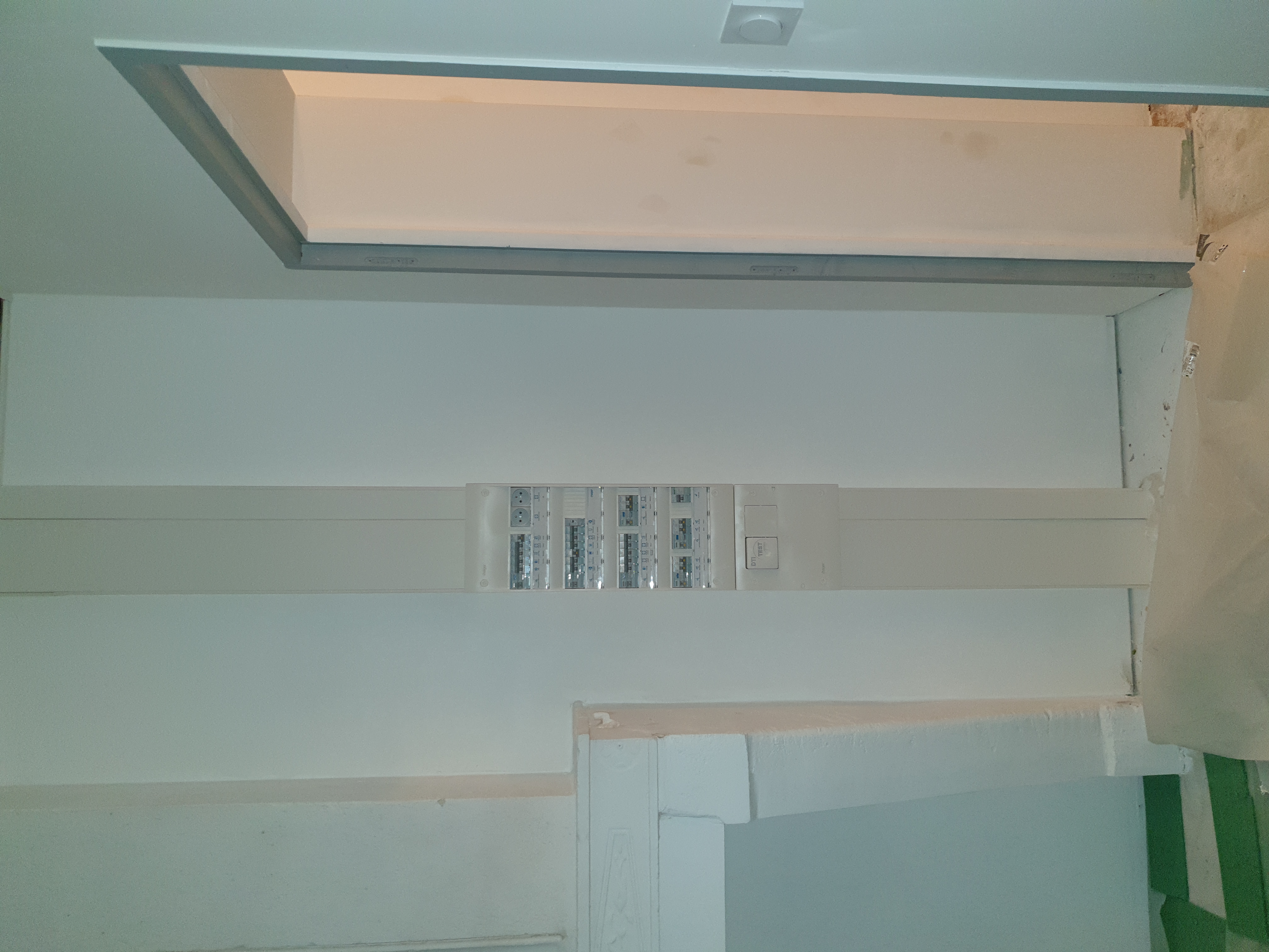 Gaine technique logement et tableau électrique posé par EGC 33