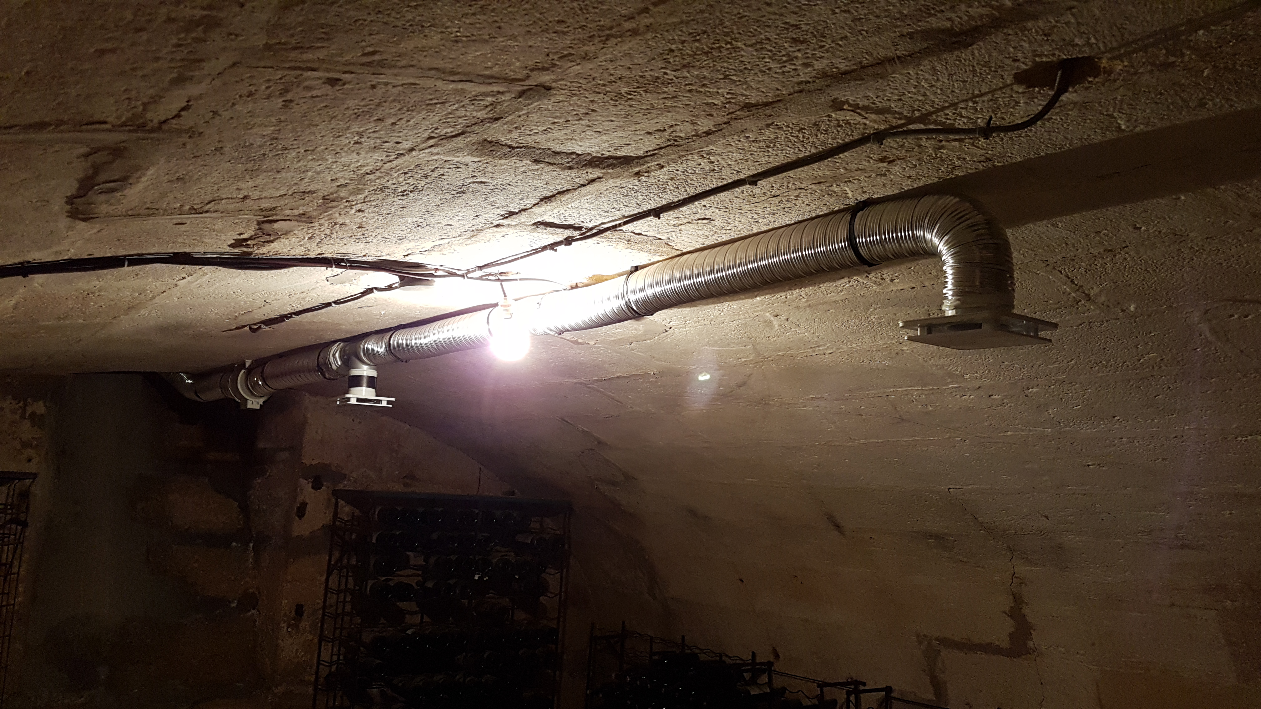 Réseau de ventilation avec gaine métallique en cave réalisé par EGC 33